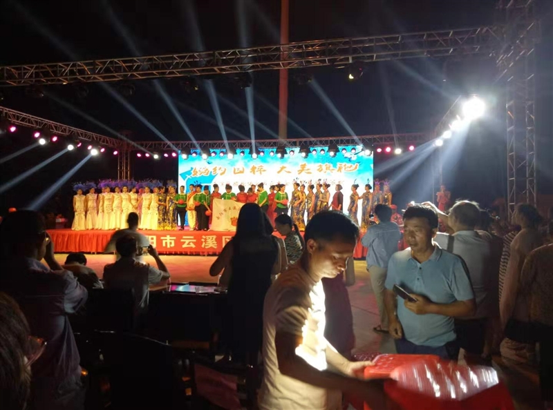 岳陽舞臺(tái)租賃、岳陽音響燈光設(shè)備出租、岳陽桁架出租