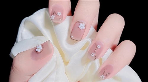 美甲88元款式隨便選,飾品隨便貼