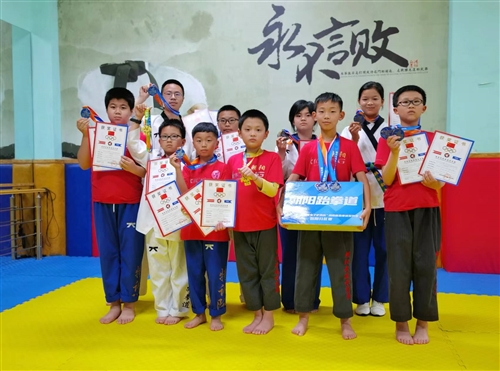 岳陽(yáng)朝陽(yáng)跆拳道|暑假班|武術(shù)散打|夏令營(yíng)開(kāi)啟報(bào)名啦!