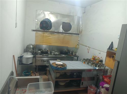 理工南院對面上坡外賣店便宜轉讓