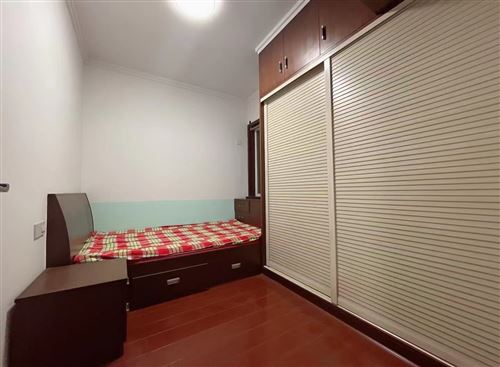 雷峰山紫園小區(qū)三房兩廳一衛(wèi)出租