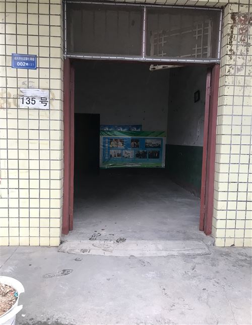 望岳路岳紡社區臨街180平方空門面出租