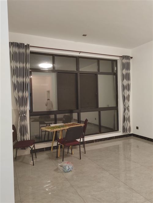 羊角山老居民點(diǎn)三室兩廳一衛(wèi)新房出租