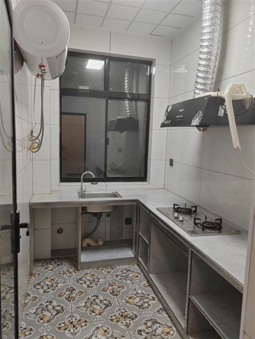 羊角山老居民點(diǎn)三室兩廳一衛(wèi)新房出租